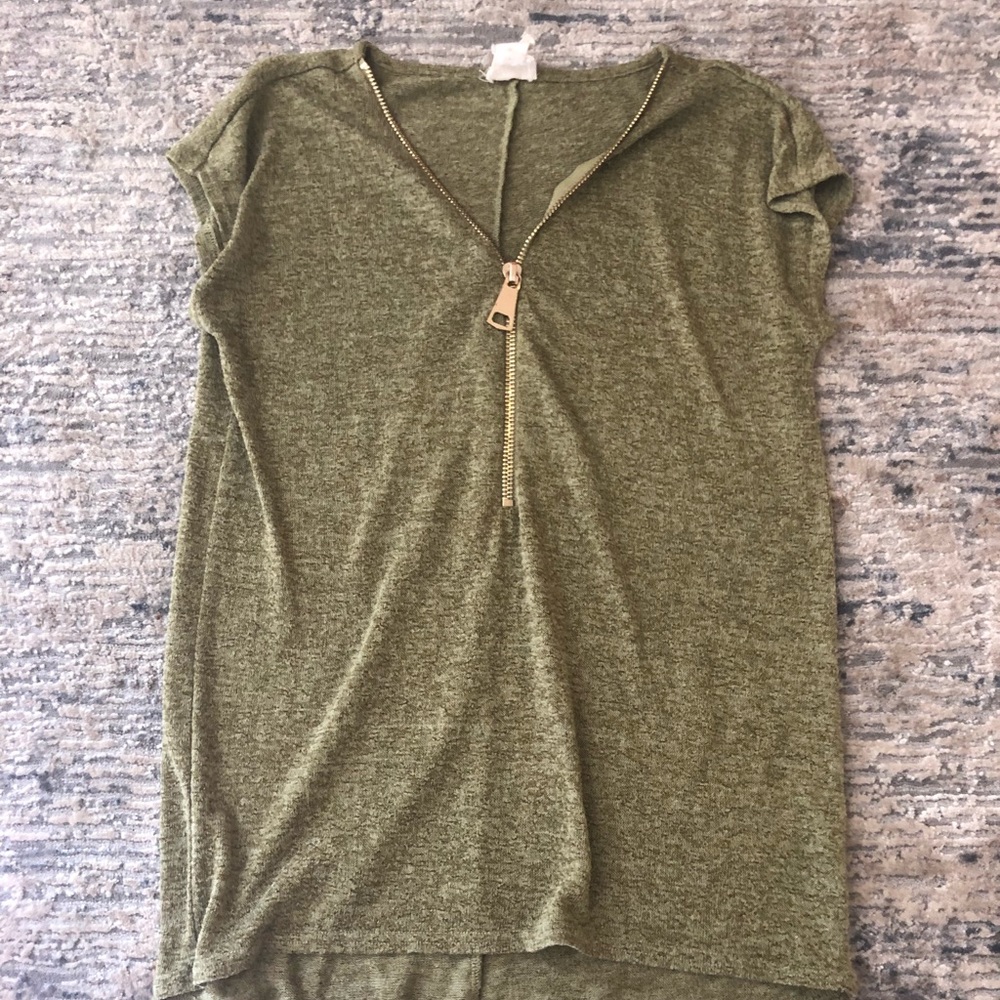 Super cute green zipper top